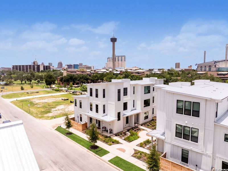 Condo located in San Antonio, TX showcasing its design and architecture (Image 5).