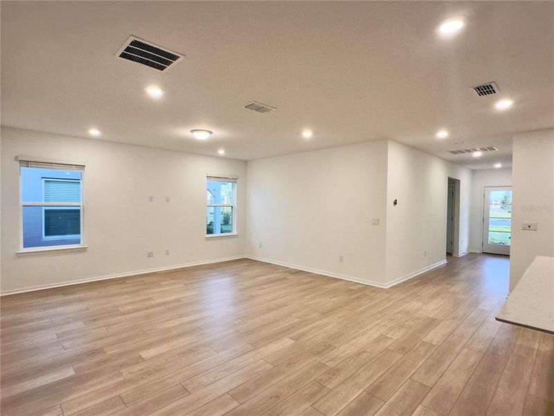 Spacious, unfurnished interior of a new home in Parkside Trails, Clermont (Image 37).