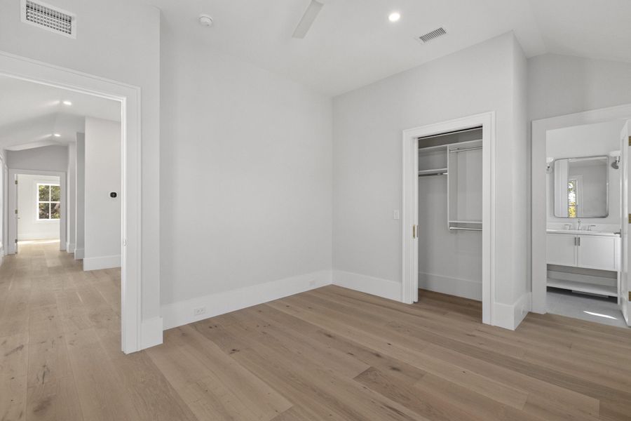 Spacious, unfurnished interior of a new home in , Sullivan's Island (Image 38).