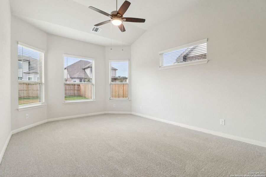 Spacious, unfurnished interior of a new home in Fox Falls, Boerne (Image 29). Spacious, unfurnished interior of a new home in Fox Falls, Boerne (Image 29).