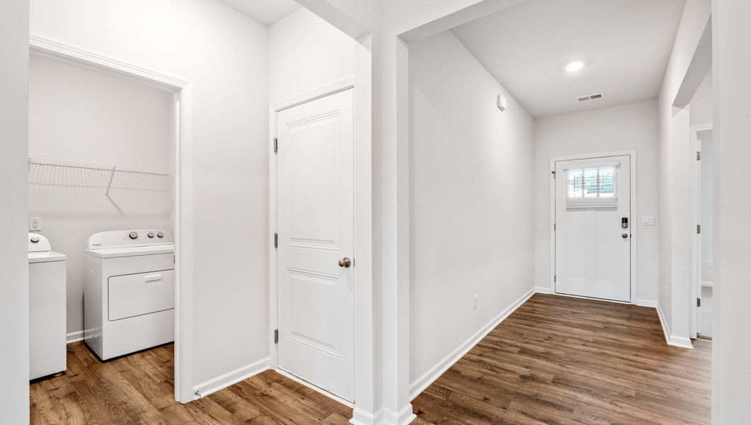 Spacious, unfurnished interior of a new home in Woodglen, Piedmont (Image 15).