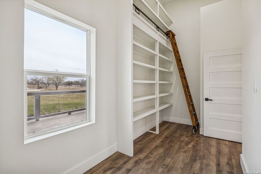 Image 98 of a home in .