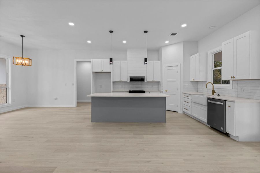 Furnished interior view inside a new home in , Wimberley (Image 13).
