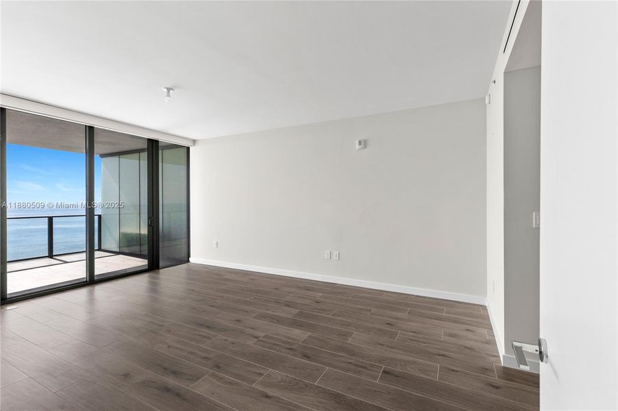 Spacious, unfurnished interior of a new home in , Pompano Beach (Image 47).