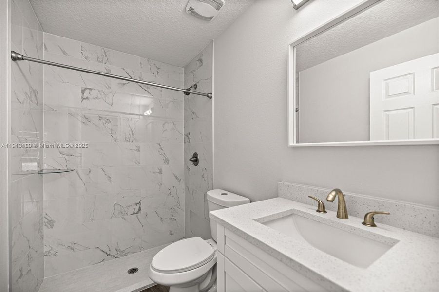 Furnished interior view inside a new home in , Dunnellon (Image 4).