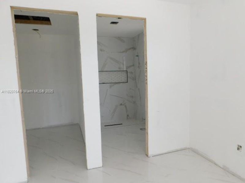 Spacious, unfurnished interior of a new home in , Clewiston (Image 26).