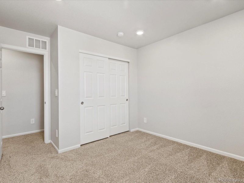 Spacious, unfurnished interior of a new home in Skyview at High Point, Aurora (Image 19).