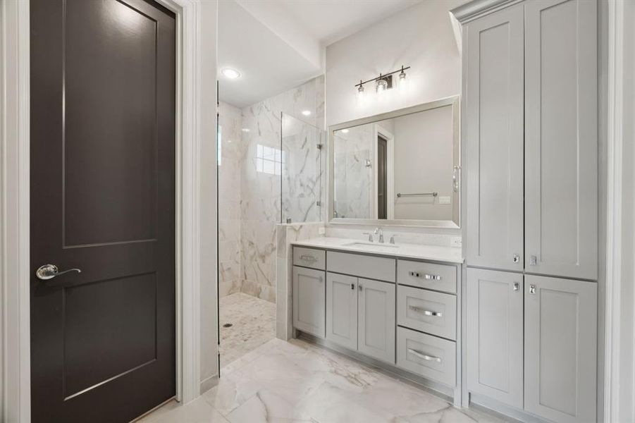 Spacious secondary bathroom downstairs.