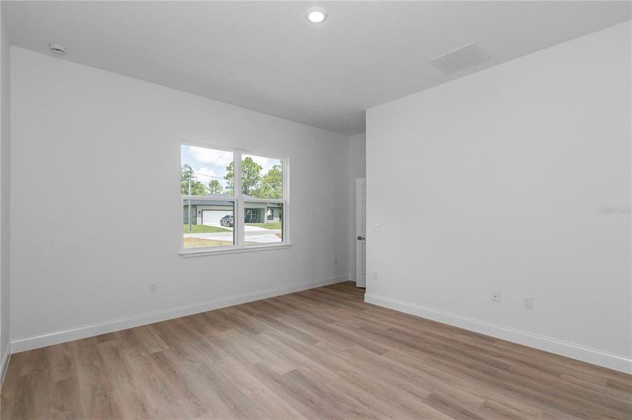 Spacious, unfurnished interior of a new home in , Citrus Springs (Image 45).