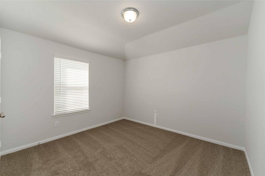 Spacious, unfurnished interior of a new home in Sunrise Cove, Texas City (Image 16).