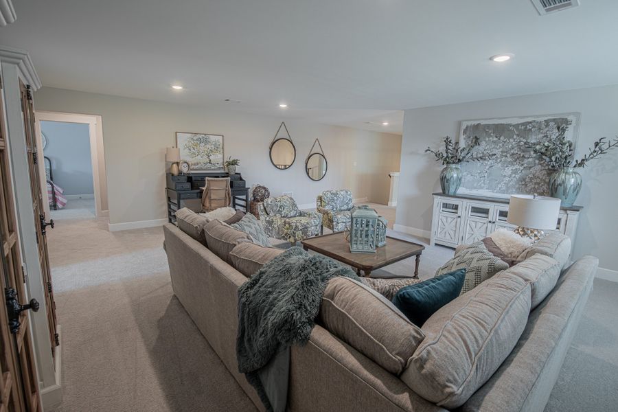 Representative furnished interior of a home built from the Huntington by Grant & Co in White Oak, Arlington (Image 47).