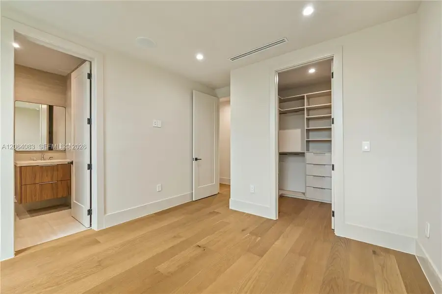 Spacious, unfurnished interior of a new home in , Miami (Image 12).