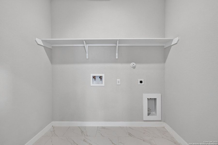 Spacious, unfurnished interior of a new home in , New Braunfels (Image 15). Spacious, unfurnished interior of a new home in , New Braunfels (Image 15).