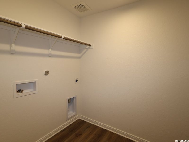 Spacious, unfurnished interior of a new home in Hickory Ridge, Elmendorf (Image 38). Spacious, unfurnished interior of a new home in Hickory Ridge, Elmendorf (Image 38).