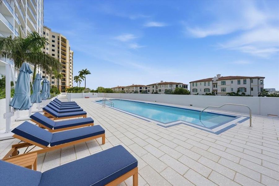 Condo located in Tampa, FL showcasing its design and architecture (Image 3).