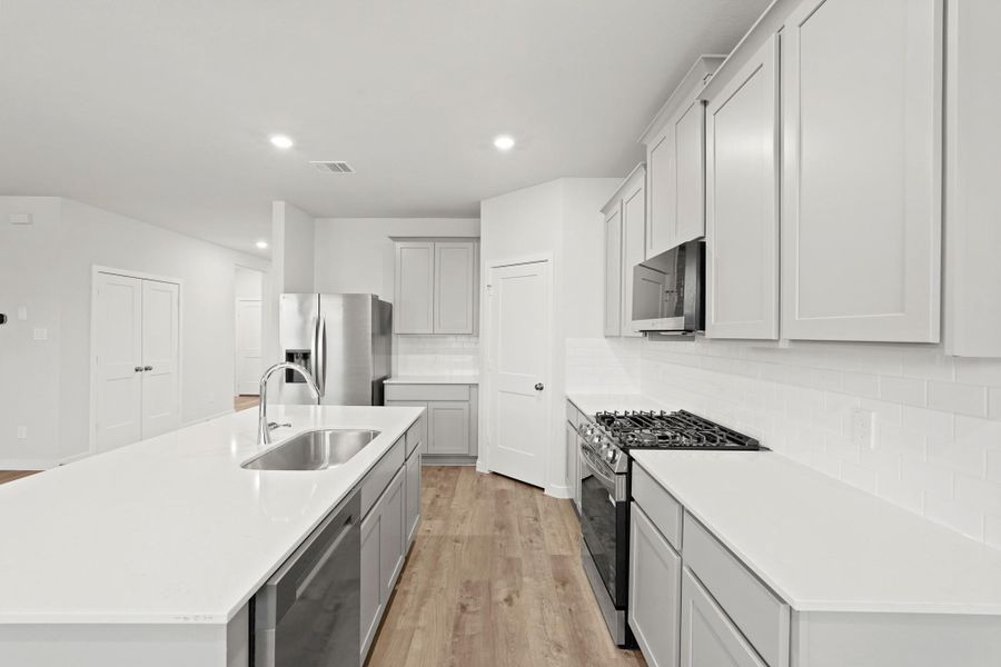 Furnished interior view inside a new home in Lago Mar, Texas City (Image 9).