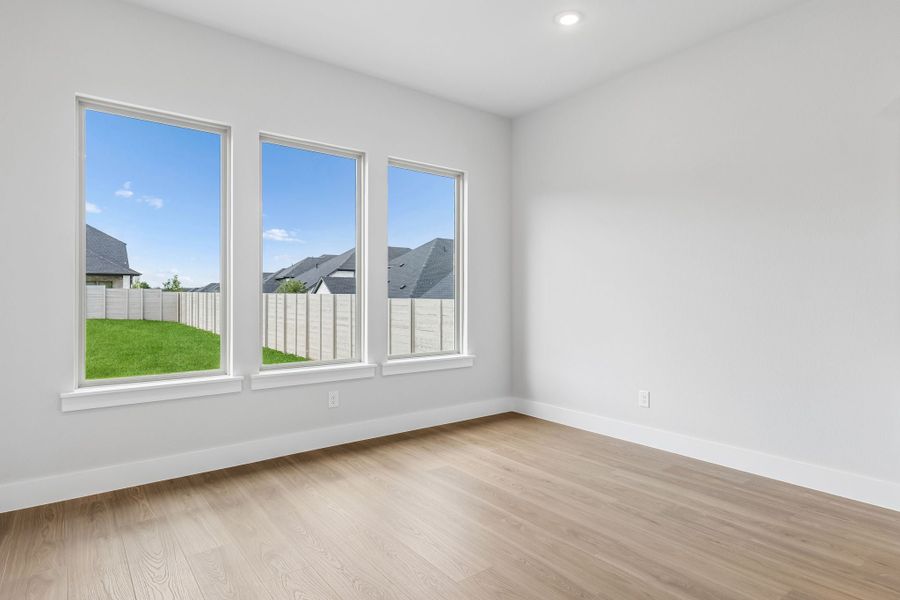 Spacious, unfurnished interior of a new home in Painted Tree Lakeside, McKinney (Image 18).