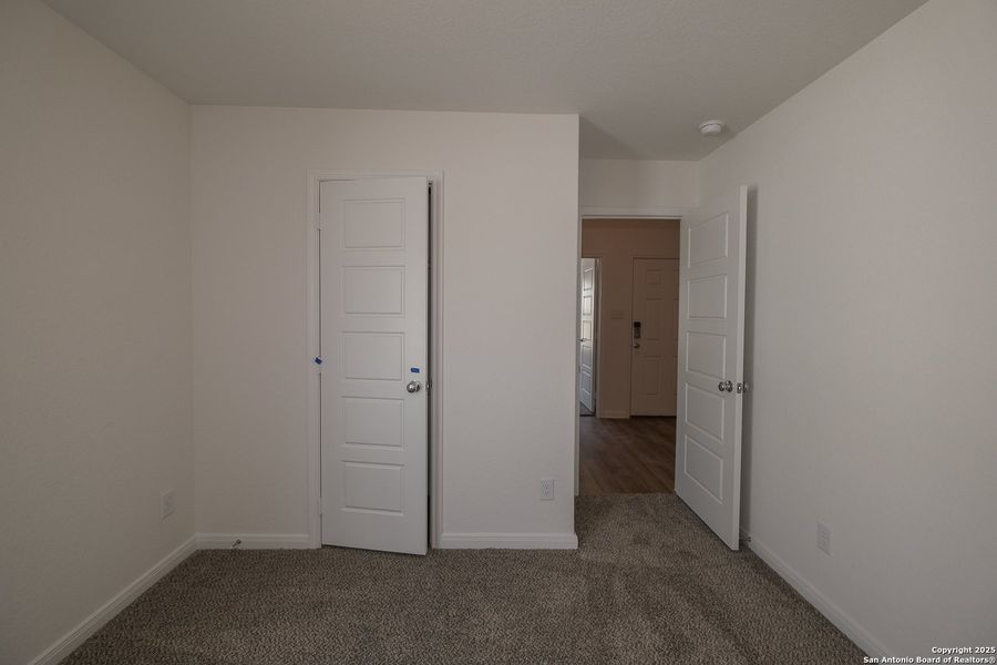 Spacious, unfurnished interior of a new home in Blue Ridge Ranch, San Antonio (Image 29).