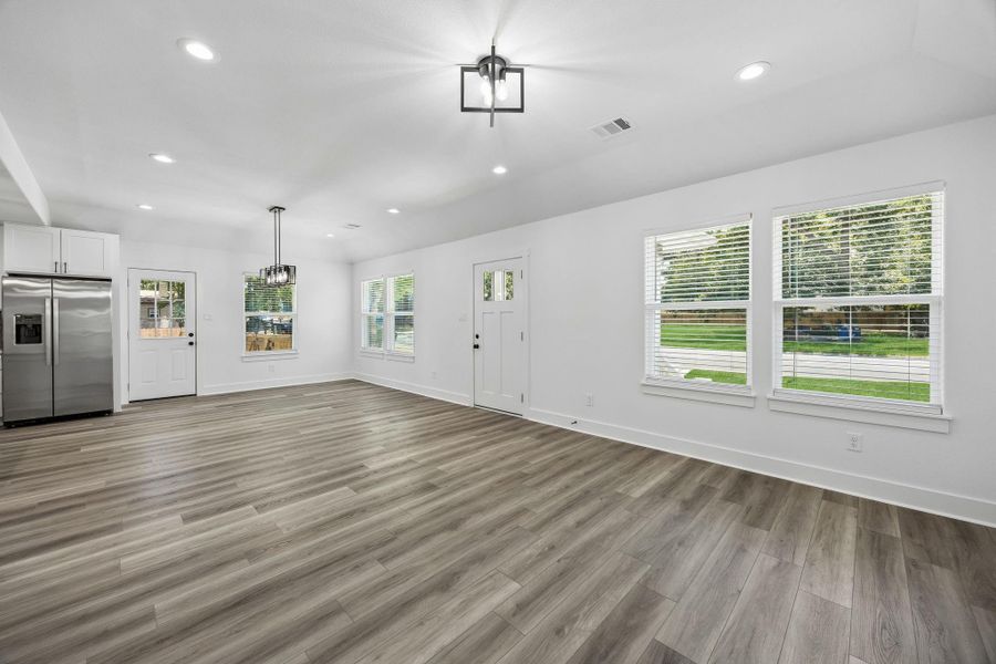 Spacious, unfurnished interior of a new home in , Brenham (Image 16).