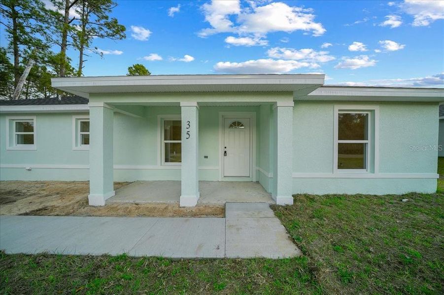 Exterior details and patio area of a home in , Ocklawaha (Image 29).