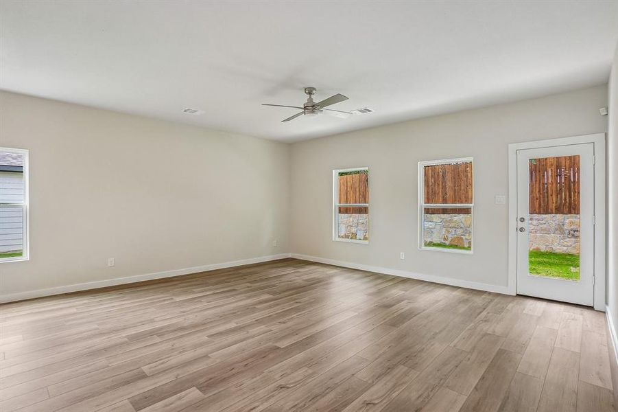 Spacious, unfurnished interior of a new home in Pennsylvania Avenue, Springtown (Image 33).