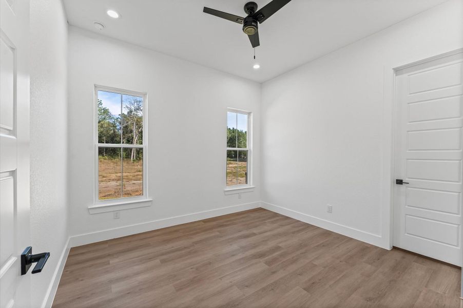 Spacious, unfurnished interior of a new home in , Conroe (Image 24).
