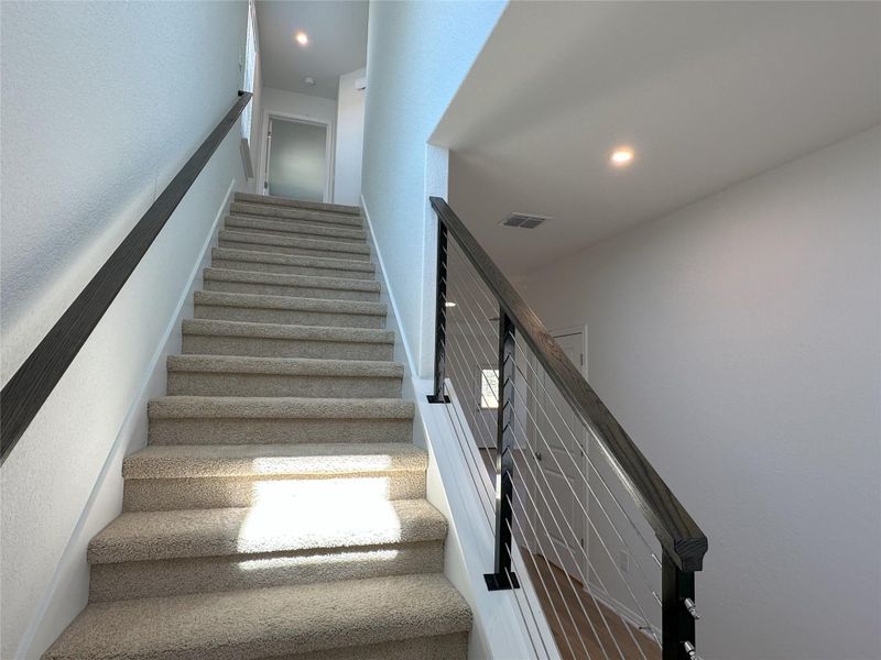 Spacious, unfurnished interior of a new home in Porter Country, Buda (Image 20).