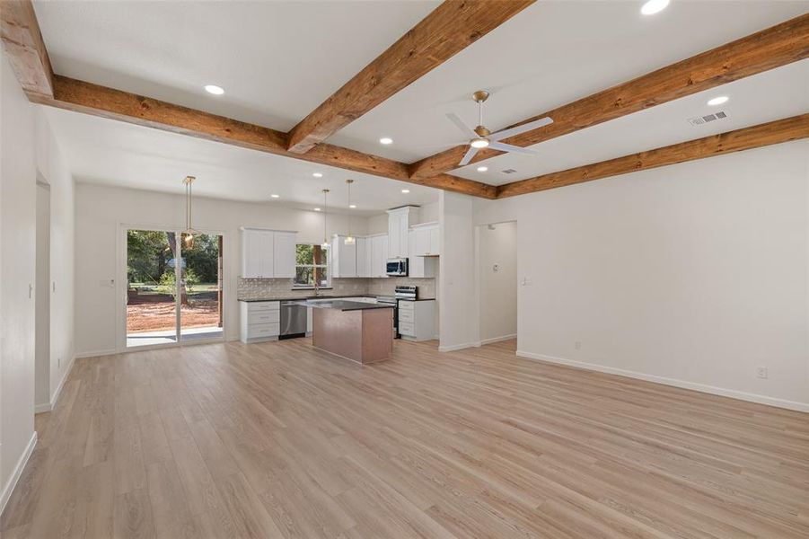 Spacious, unfurnished interior of a new home in , Granbury (Image 25). Spacious, unfurnished interior of a new home in , Granbury (Image 25).