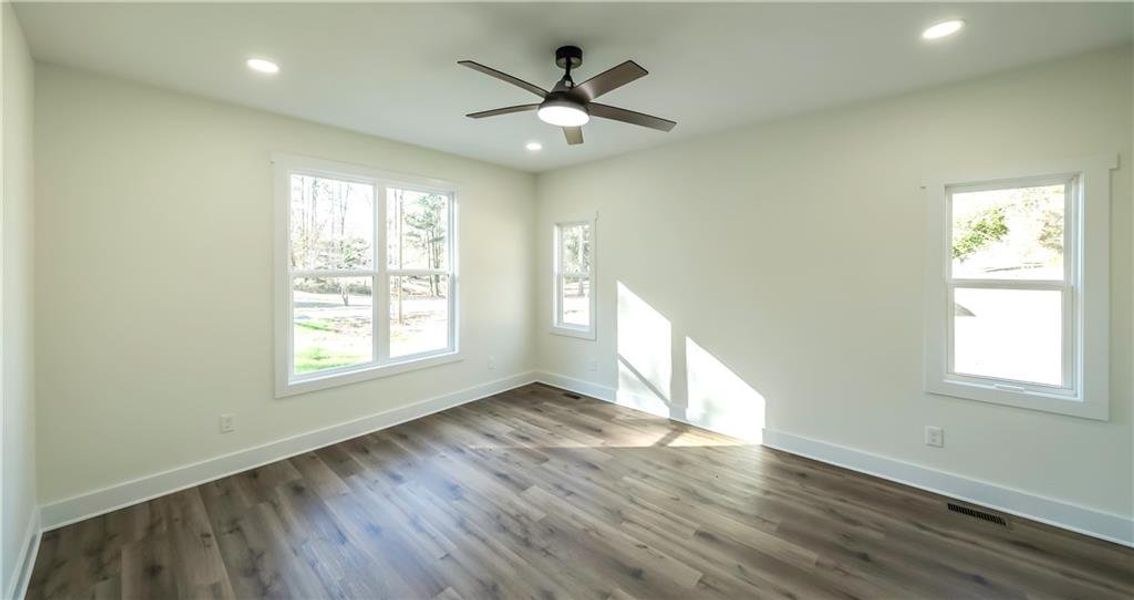 Spacious, unfurnished interior of a new home in , Bremen (Image 28).