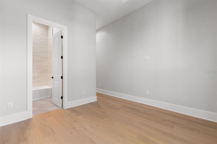 Spacious, unfurnished interior of a new home in , Tampa (Image 21).