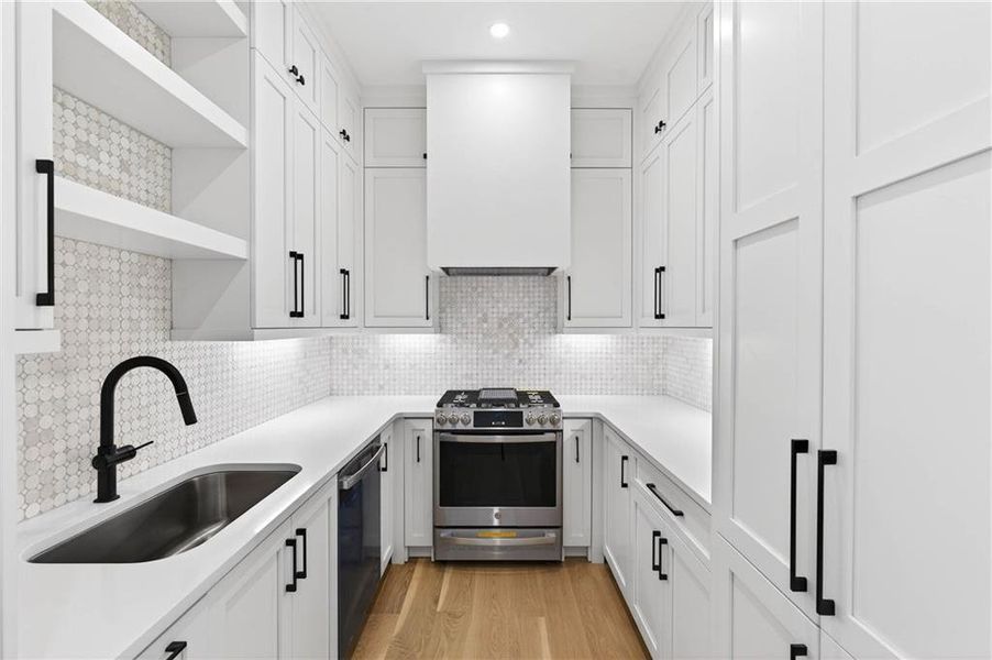Furnished interior view inside a new home in , Marietta (Image 19).