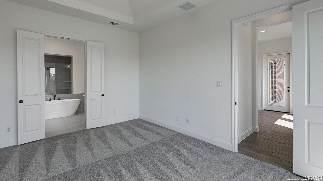 Spacious, unfurnished interior of a new home in Kallison Ranch 60', San Antonio (Image 12).