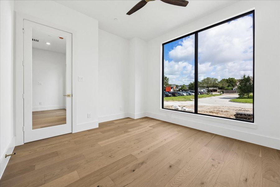 Spacious, unfurnished interior of a new home in , Bellaire (Image 14).