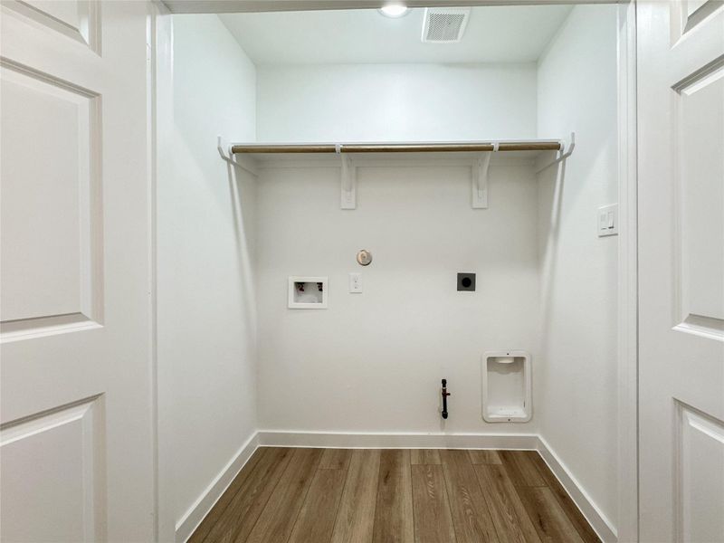 Spacious, unfurnished interior of a new home in , Conroe (Image 35).