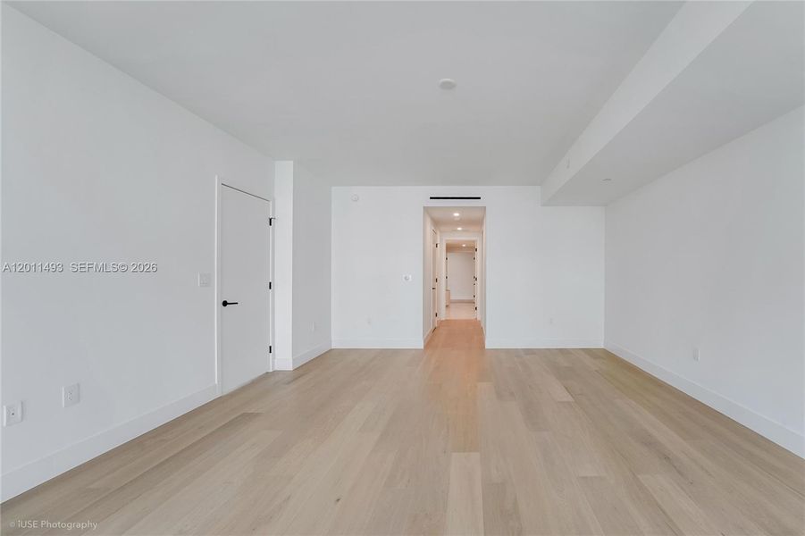 Spacious, unfurnished interior of a new home in , Bay Harbor Islands (Image 23).