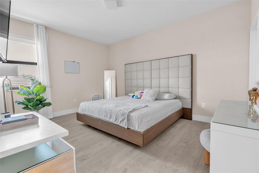 Furnished interior view inside a new home in , Miramar (Image 36).