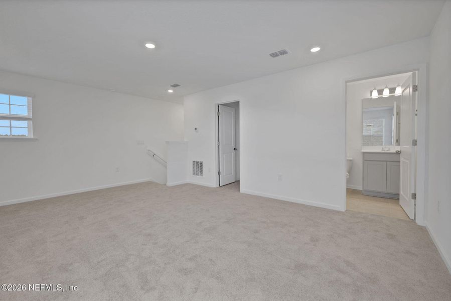 Spacious, unfurnished interior of a new home in Amberly, Green Cove Springs (Image 33).