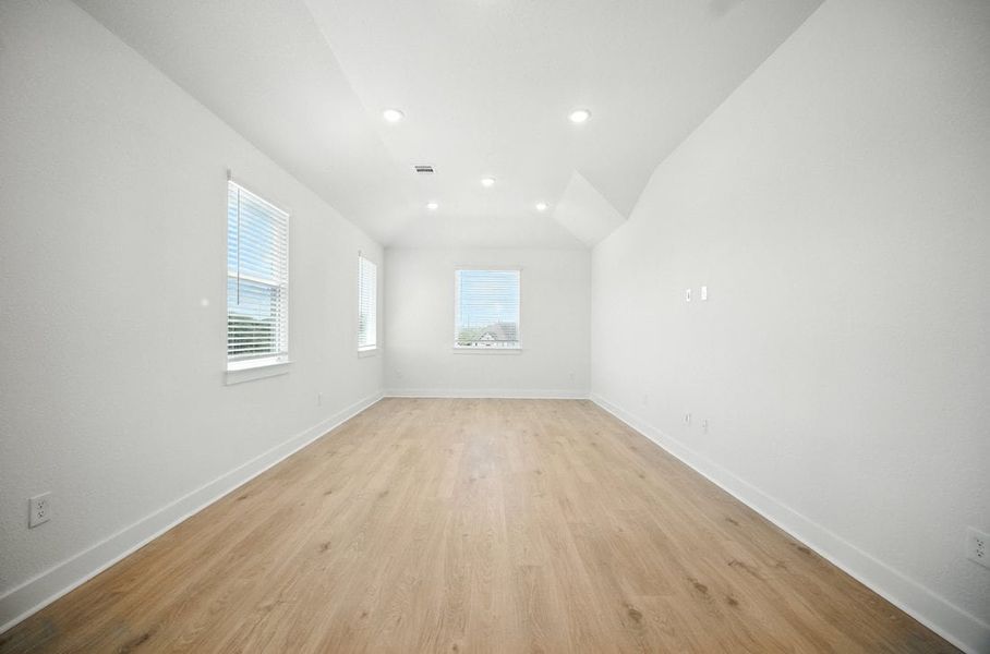 Spacious, unfurnished interior of a new home in Foxfield, Austin (Image 10). Spacious, unfurnished interior of a new home in Foxfield, Austin (Image 10).