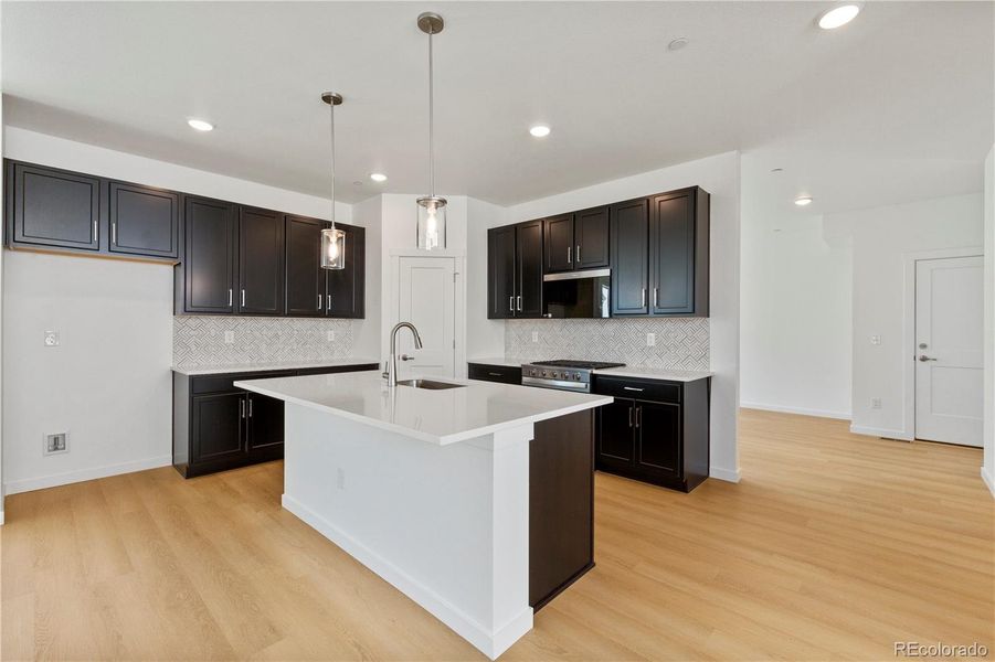 White quartz countertops