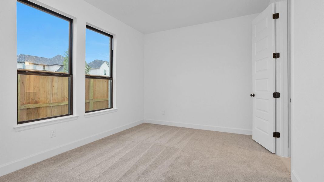 Spacious, unfurnished interior of a new home in Midline, Houston (Image 11).