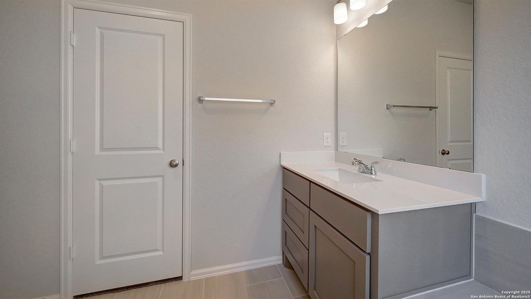 Furnished interior view inside a new home in Ladera 40', San Antonio (Image 15). Furnished interior view inside a new home in Ladera 40', San Antonio (Image 15).