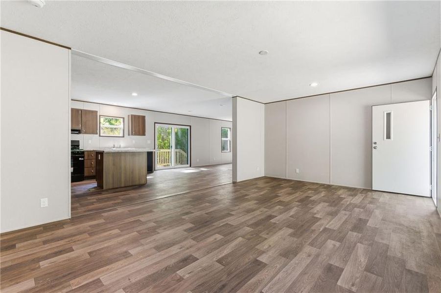 Spacious, unfurnished interior of a new home in , Dahlonega (Image 26).