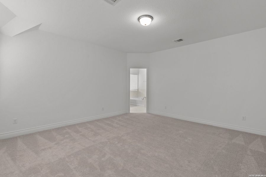 Spacious, unfurnished interior of a new home in Legacy at Lake Dunlap, New Braunfels (Image 24).