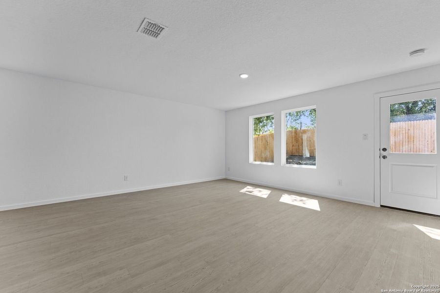 Spacious, unfurnished interior of a new home in Torian Village: Watermill Collection, San Antonio (Image 9).