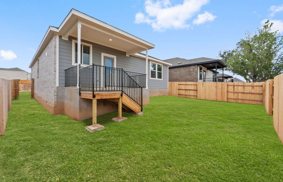 Exterior details and patio area of a home in La Cima, San Marcos (Image 3).