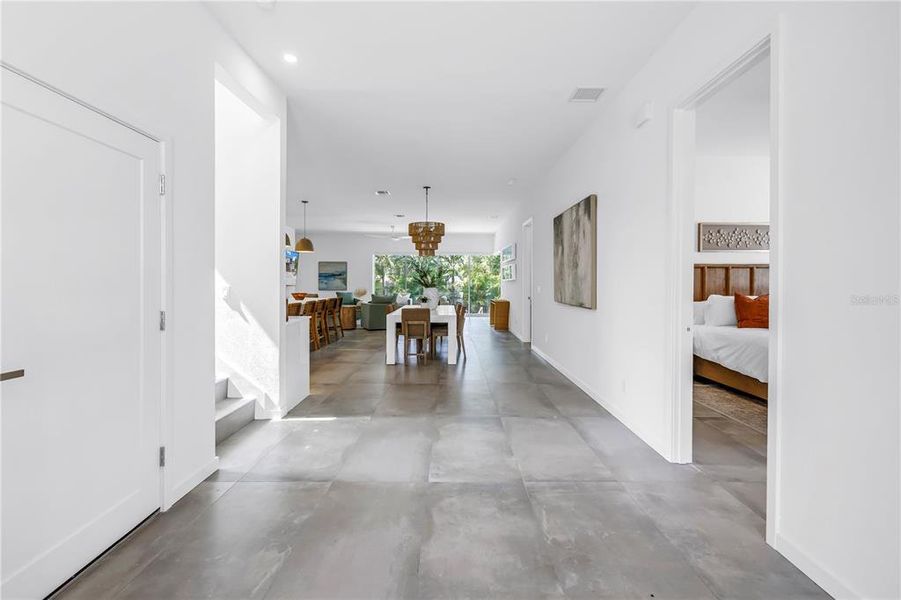 Spacious, unfurnished interior of a new home in , Sarasota (Image 20).