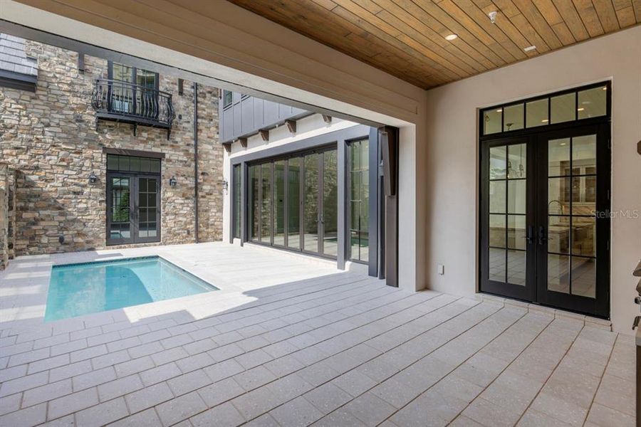 Exterior details and patio area of a home in , Orlando (Image 34).