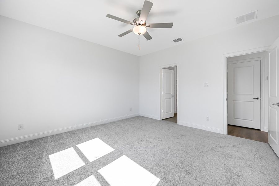 Spacious, unfurnished interior of a new home in Madero 50s, Fort Worth (Image 23). Spacious, unfurnished interior of a new home in Madero 50s, Fort Worth (Image 23).