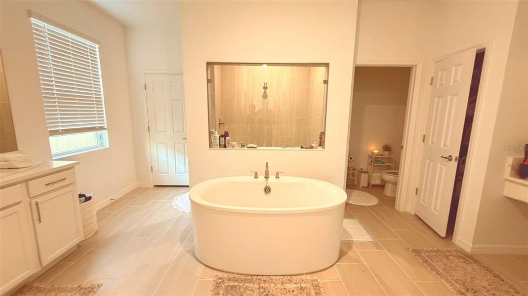 Furnished interior view inside a new home in , Kissimmee (Image 39).