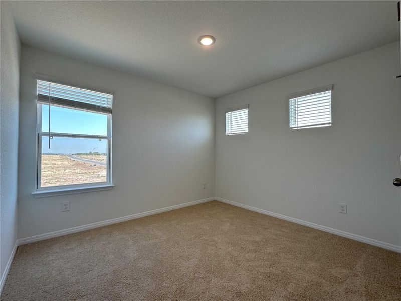 Spacious, unfurnished interior of a new home in Porter Country, Buda (Image 21).